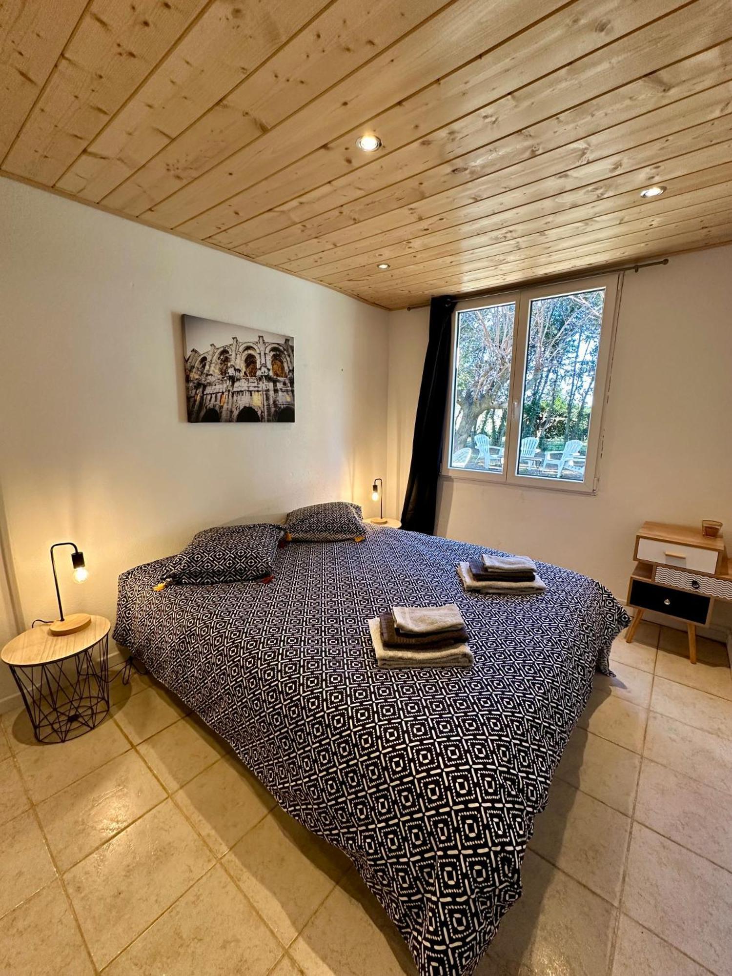 Le Gite Des Poiriers Uzes Exterior photo