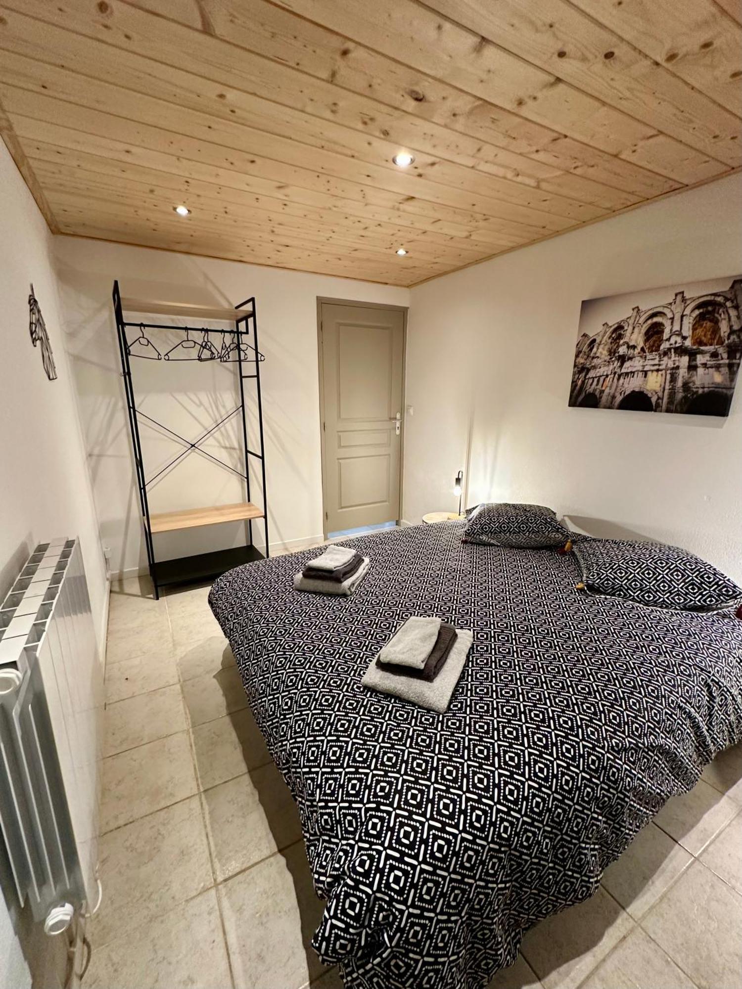 Le Gite Des Poiriers Uzes Exterior photo