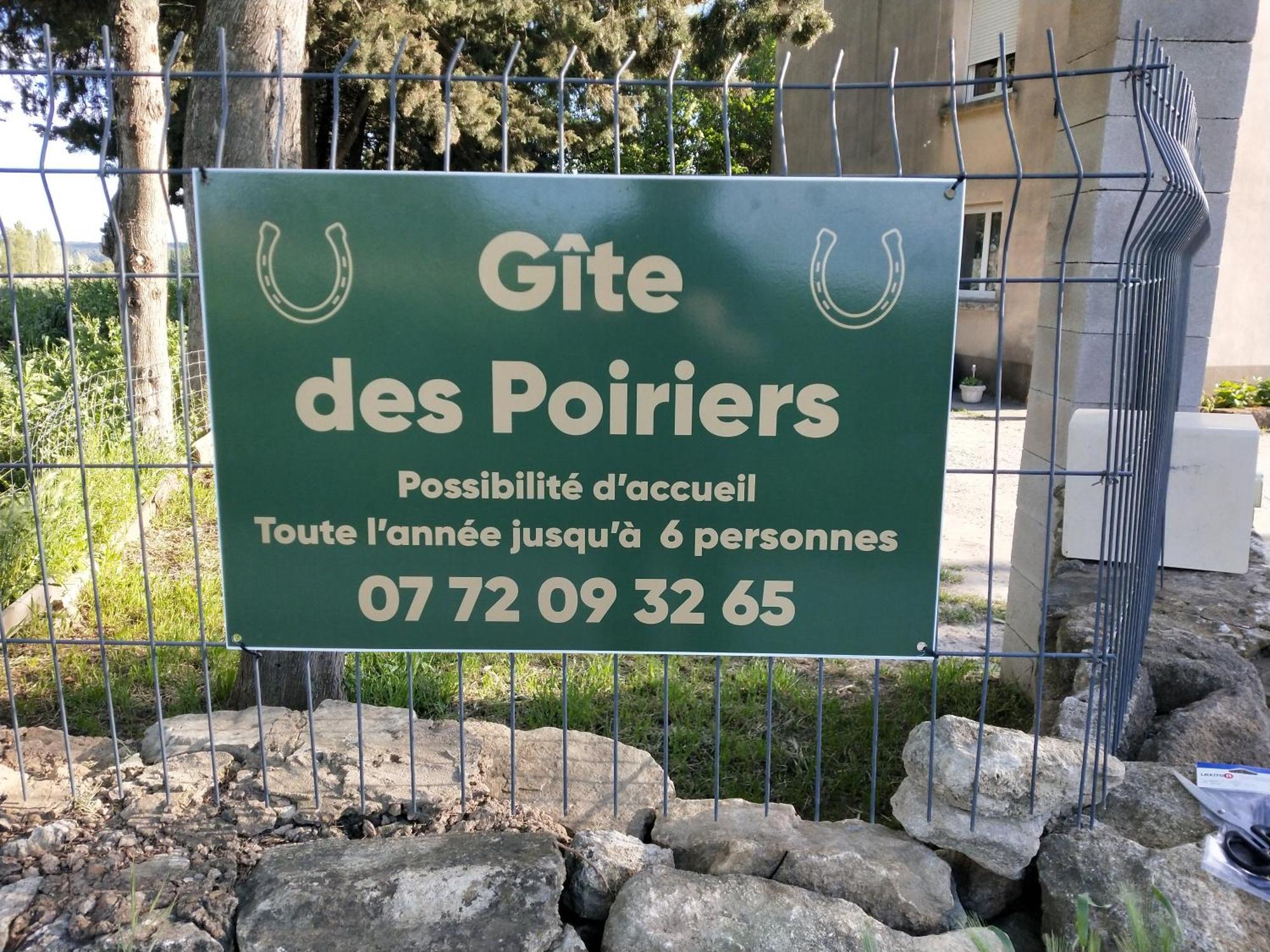 Le Gite Des Poiriers Uzes Exterior photo